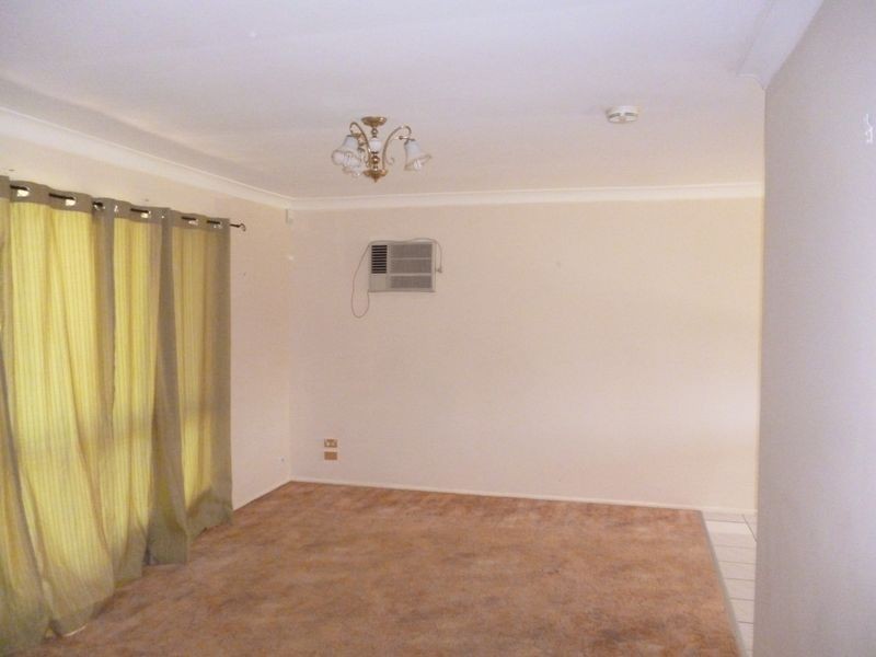 4 Bron Court, Loganlea QLD 4131