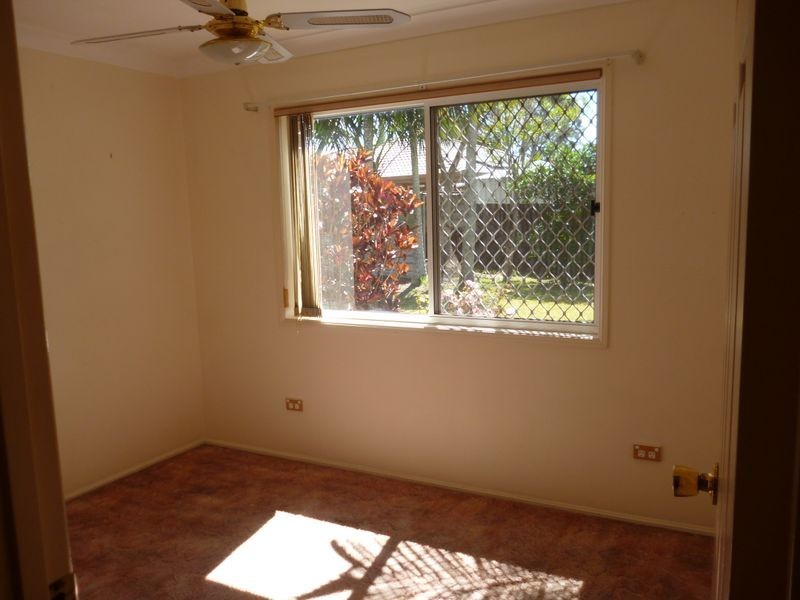 4 Bron Court, Loganlea QLD 4131