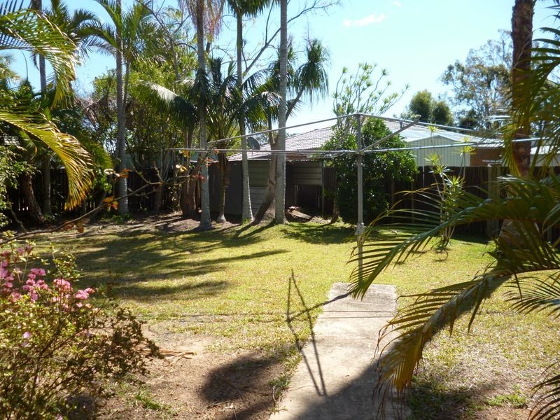 4 Bron Court, Loganlea QLD 4131