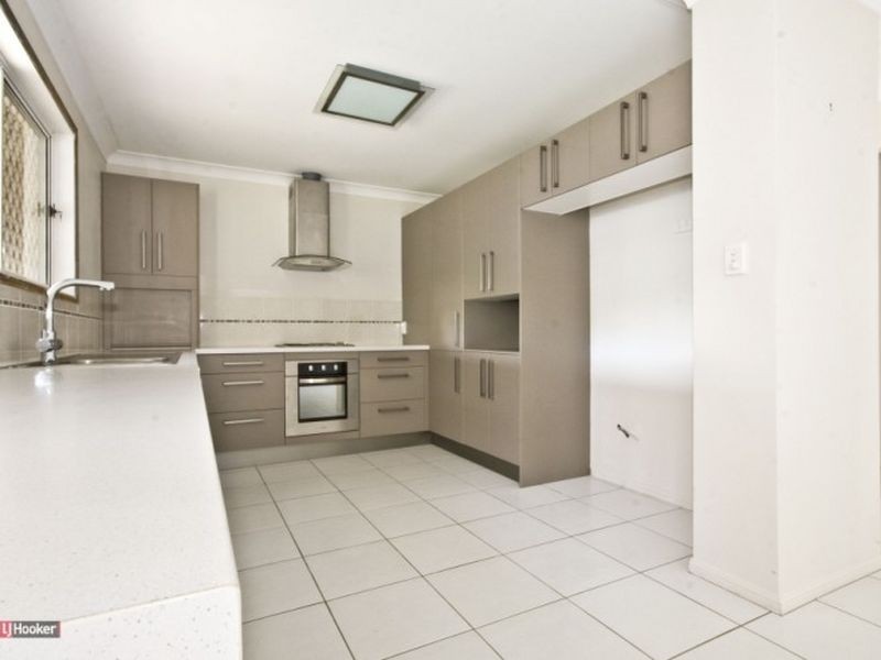 8 Parkland Avenue, Browns Plains QLD 4118