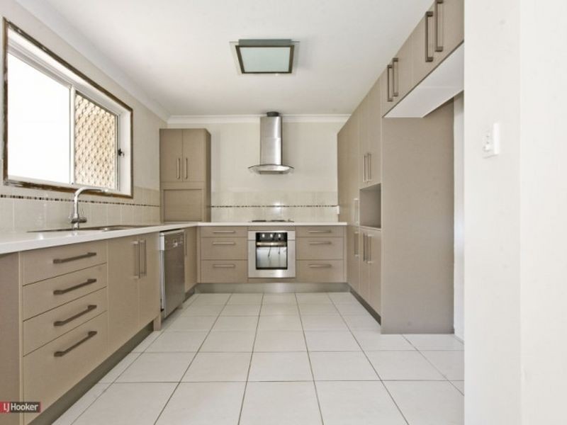 8 Parkland Avenue, Browns Plains QLD 4118