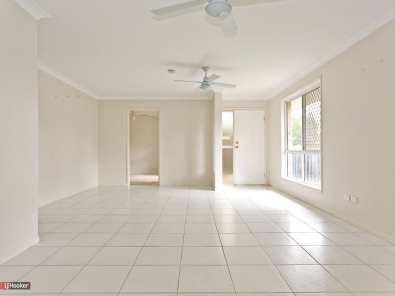8 Parkland Avenue, Browns Plains QLD 4118