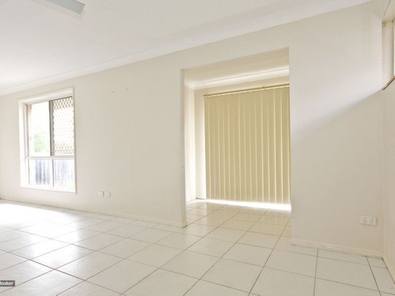 8 Parkland Avenue, Browns Plains QLD 4118