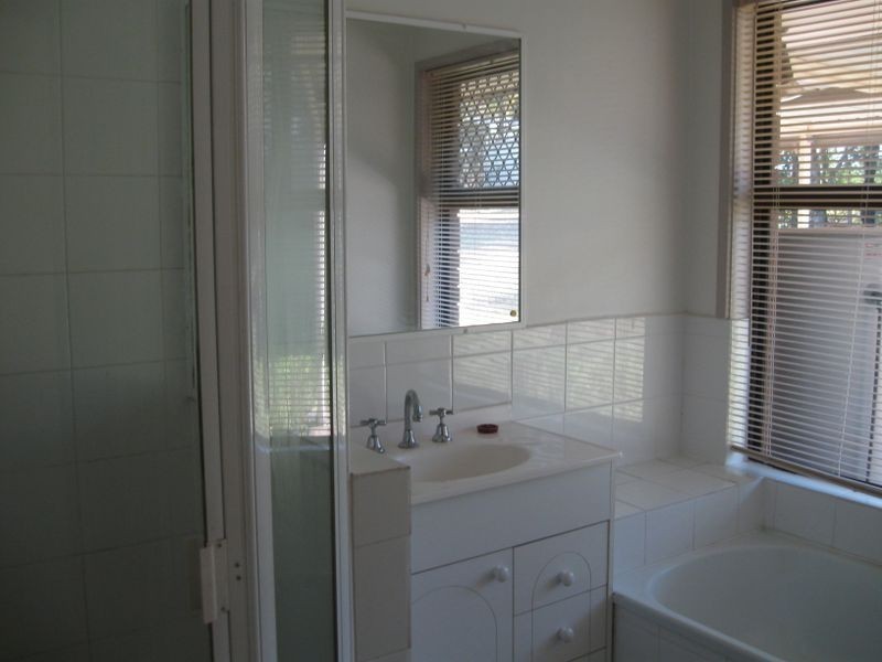 13 Silvertop Street, Hillcrest QLD 4118