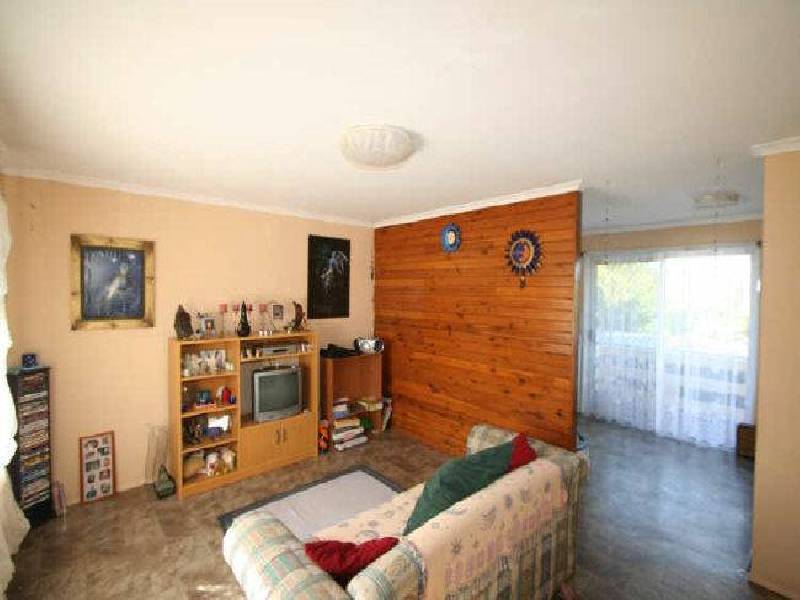 16 Bushmills Street, Hillcrest QLD 4118