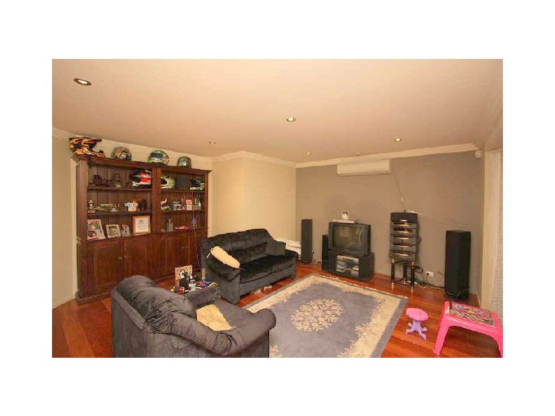 41 Regency Drive, Regents Park QLD 4118