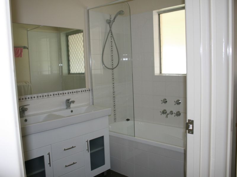 6 Kauri Street, Hillcrest QLD 4118