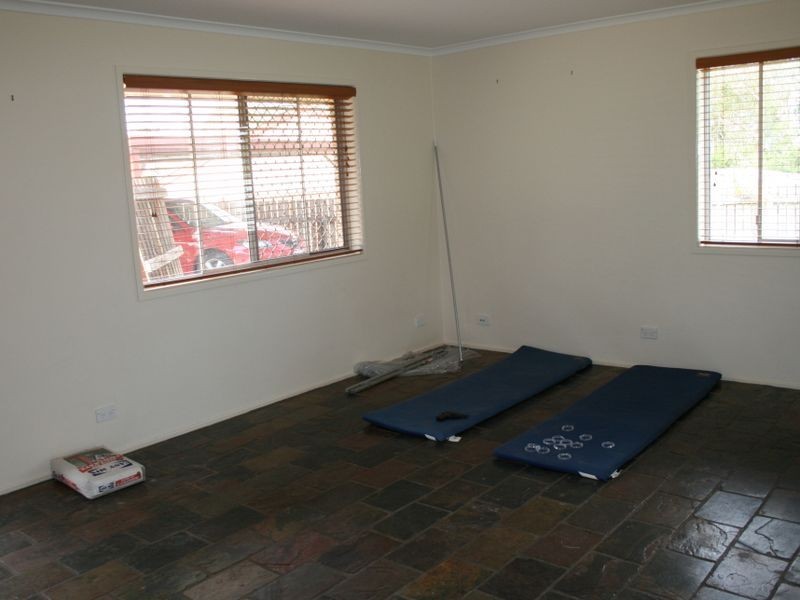 6 Kauri Street, Hillcrest QLD 4118