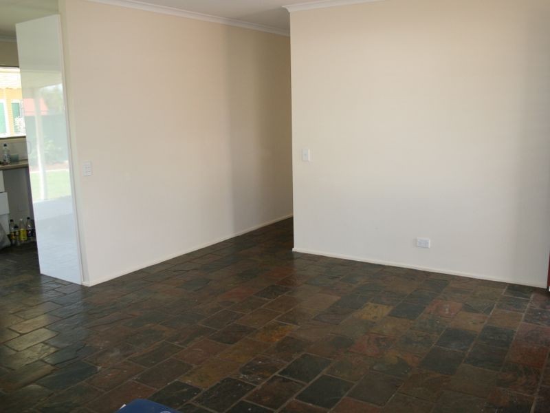 6 Kauri Street, Hillcrest QLD 4118