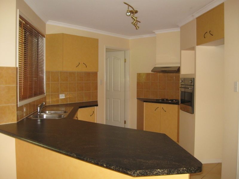 20 Cornell Close, Regents Park QLD 4118