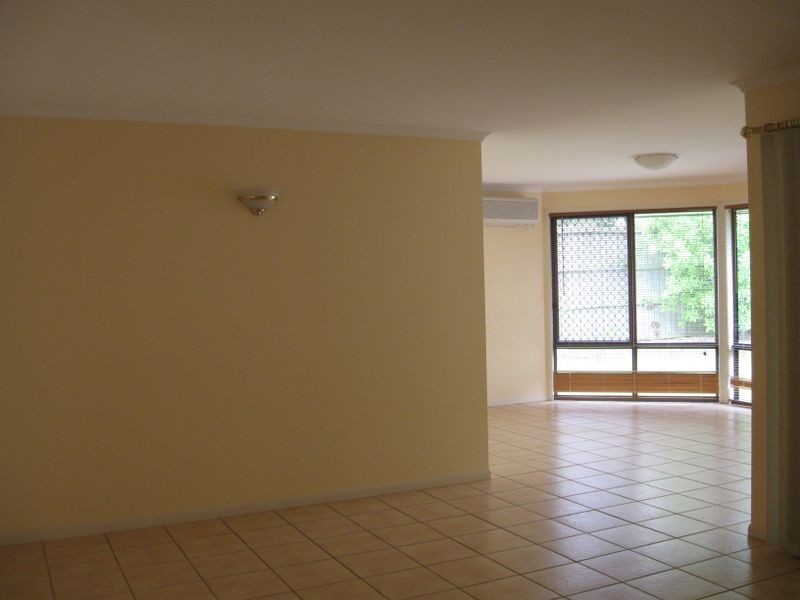 20 Cornell Close, Regents Park QLD 4118