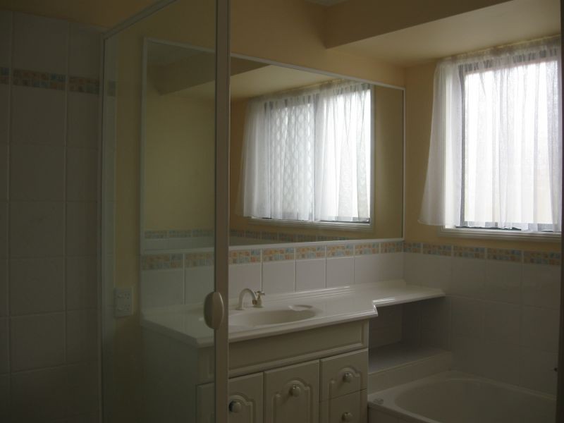 20 Cornell Close, Regents Park QLD 4118