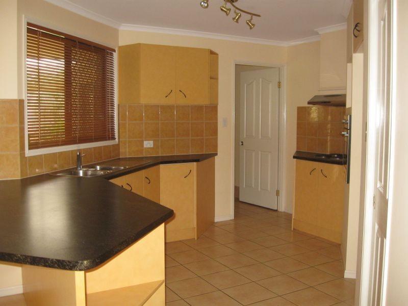 20 Cornell Close, Regents Park QLD 4118