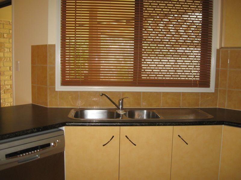 20 Cornell Close, Regents Park QLD 4118