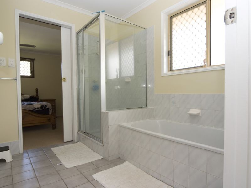 17 Bennett Drive, Regents Park QLD 4118