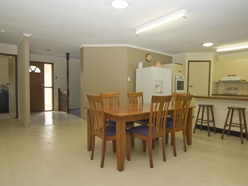 17 Bennett Drive, Regents Park QLD 4118