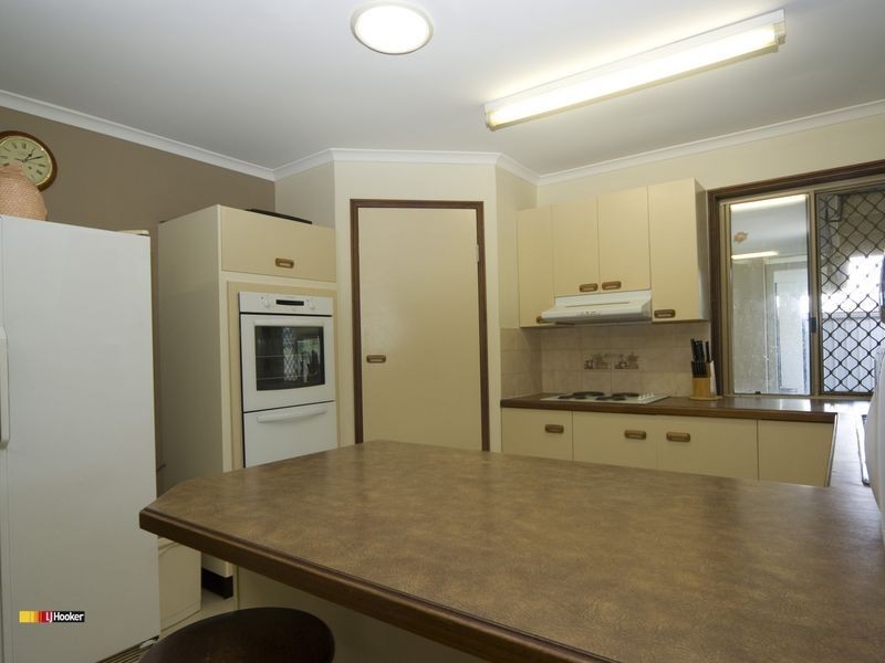 17 Bennett Drive, Regents Park QLD 4118
