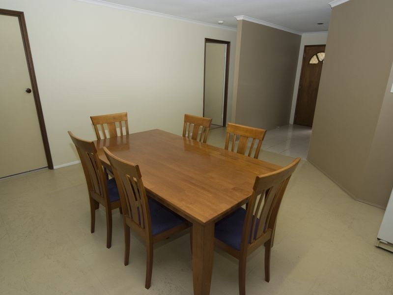 17 Bennett Drive, Regents Park QLD 4118