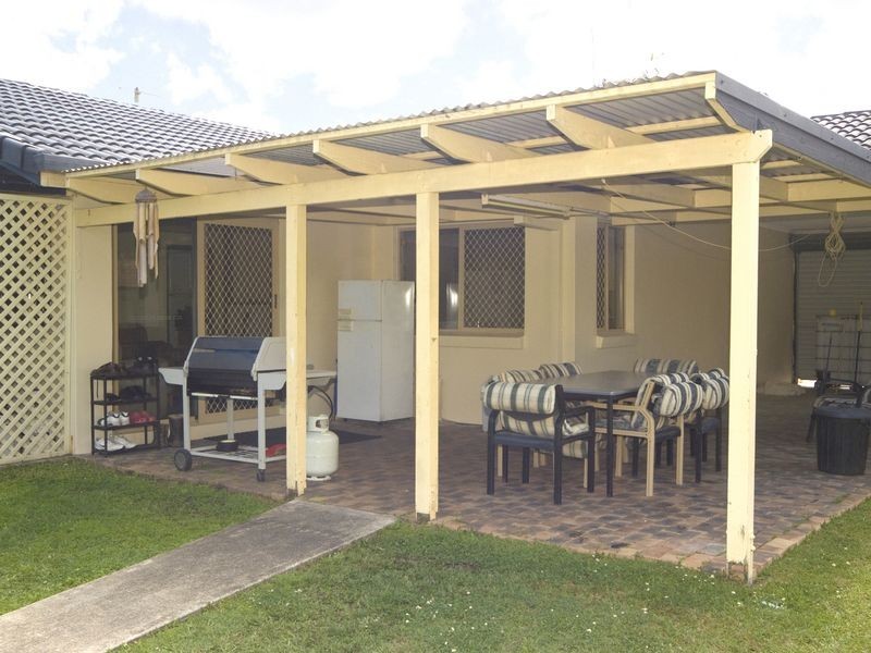 17 Bennett Drive, Regents Park QLD 4118
