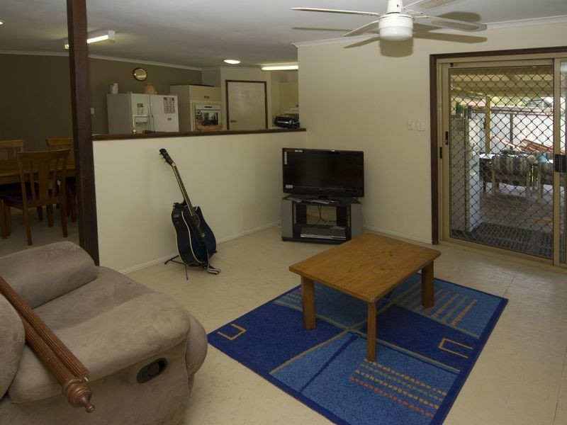 17 Bennett Drive, Regents Park QLD 4118