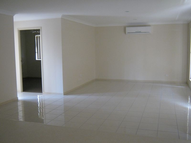 14 Chesan Court, Crestmead QLD 4132