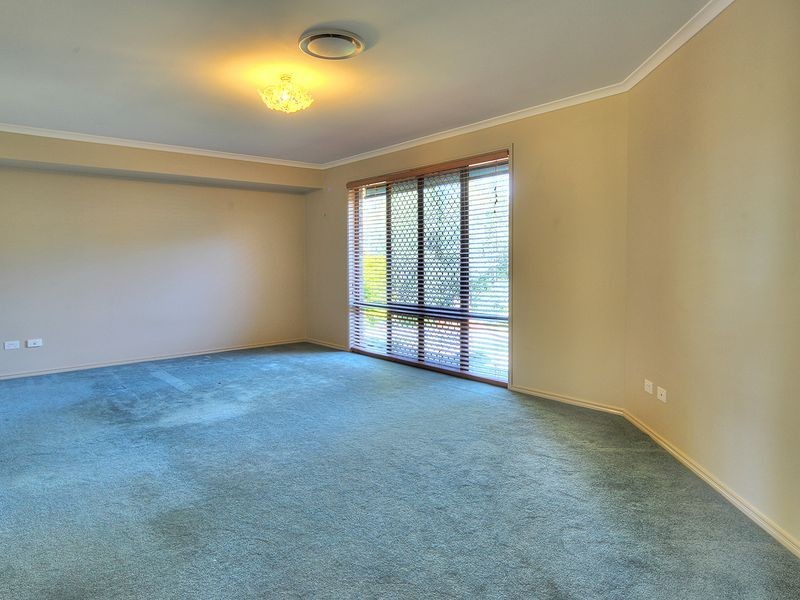 2 Dorset Close, Greenbank QLD 4124
