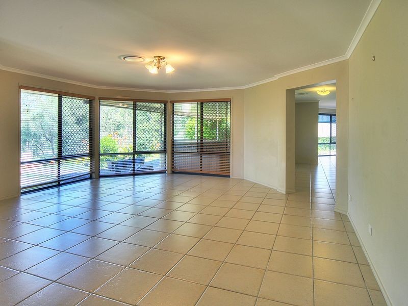 2 Dorset Close, Greenbank QLD 4124