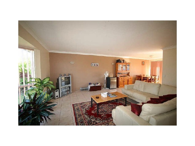 4 Curzon Street, Browns Plains QLD 4118