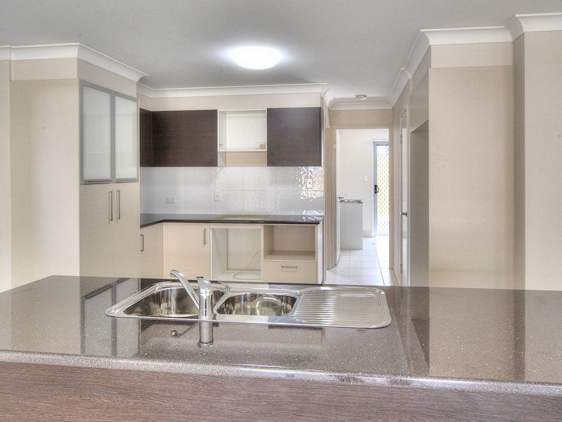 8 Dily Street, Hillcrest QLD 4118