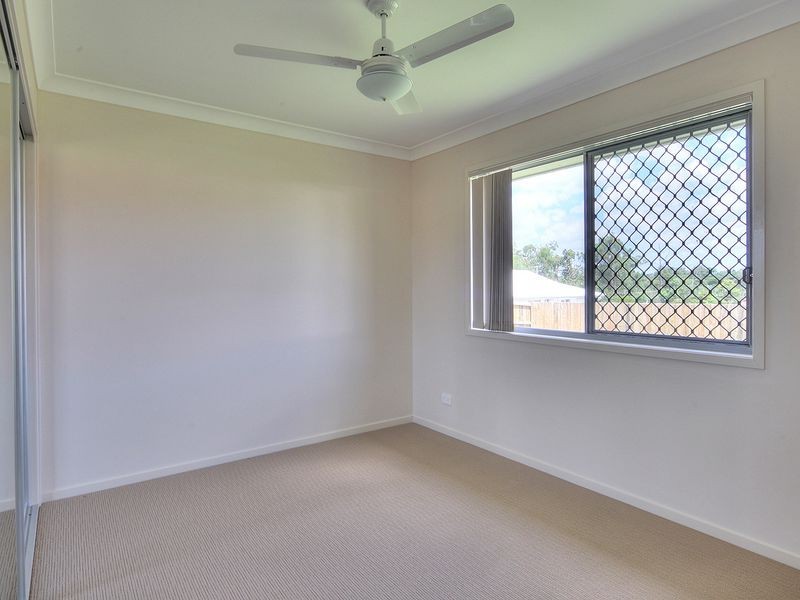 8 Dily Street, Hillcrest QLD 4118