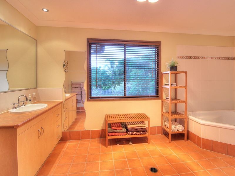 26 Homebush Drive, Regents Park QLD 4118