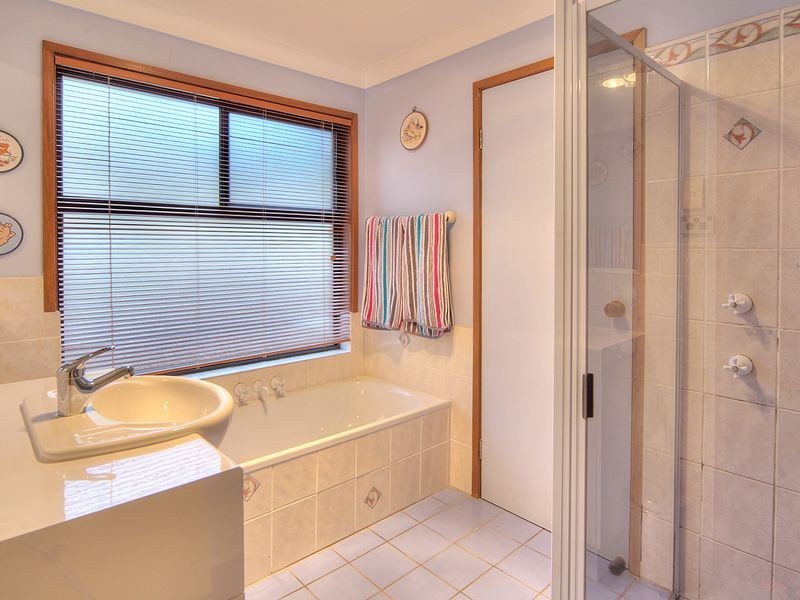 26 Homebush Drive, Regents Park QLD 4118