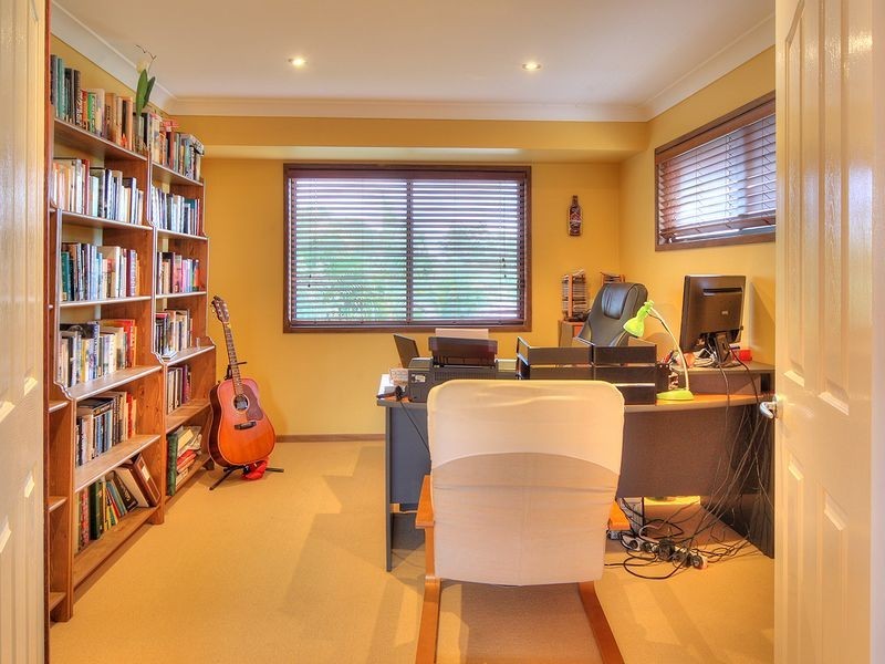 26 Homebush Drive, Regents Park QLD 4118