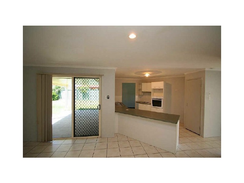 18 Lorraine Street, Crestmead QLD 4132