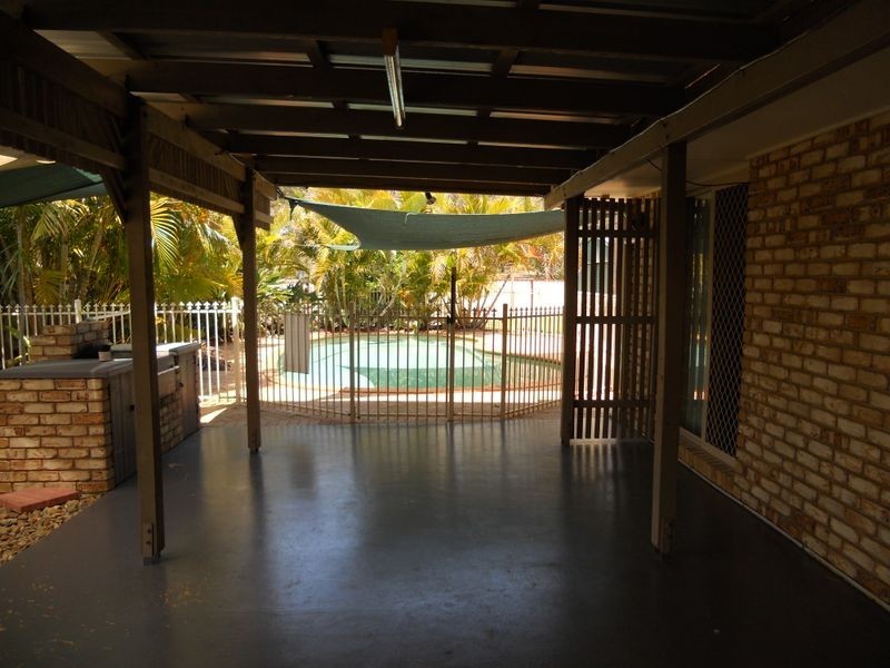 16 Owens Crescent, Regents Park QLD 4118