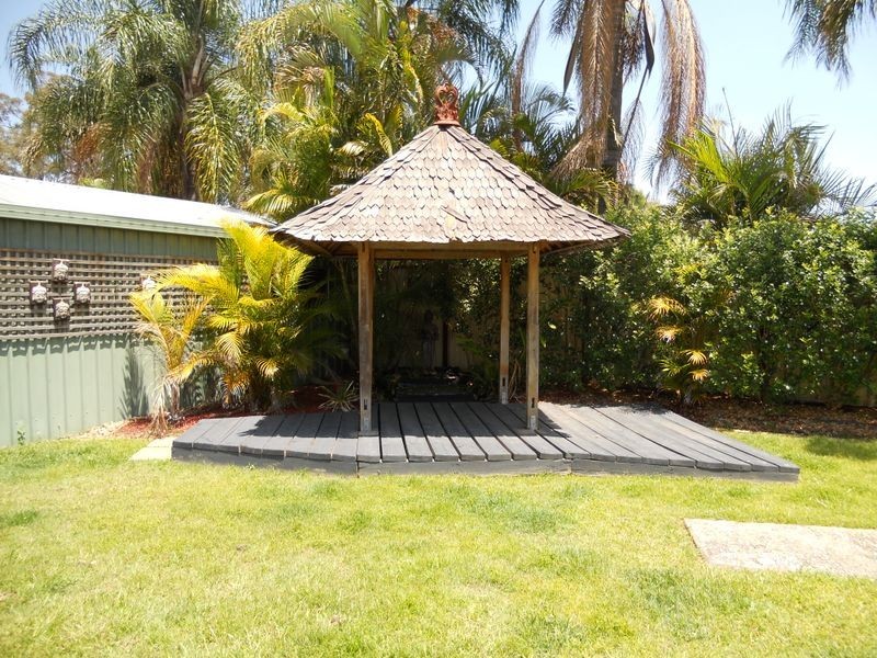 16 Owens Crescent, Regents Park QLD 4118