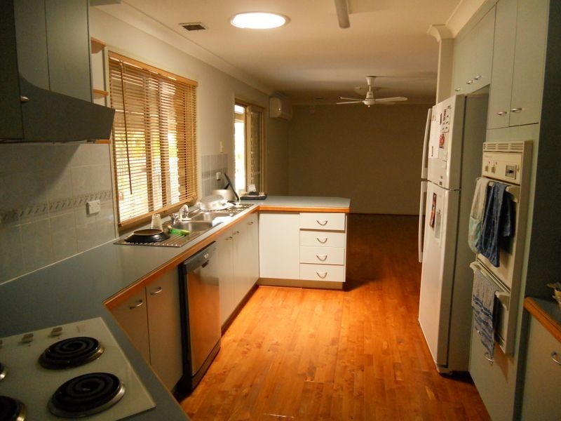 16 Owens Crescent, Regents Park QLD 4118