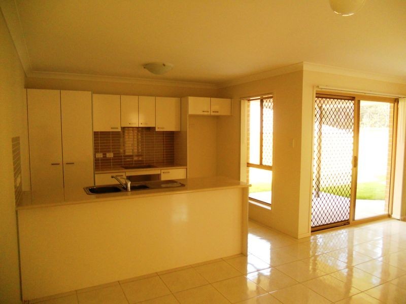 18 Tranquil Street, Hillcrest QLD 4118