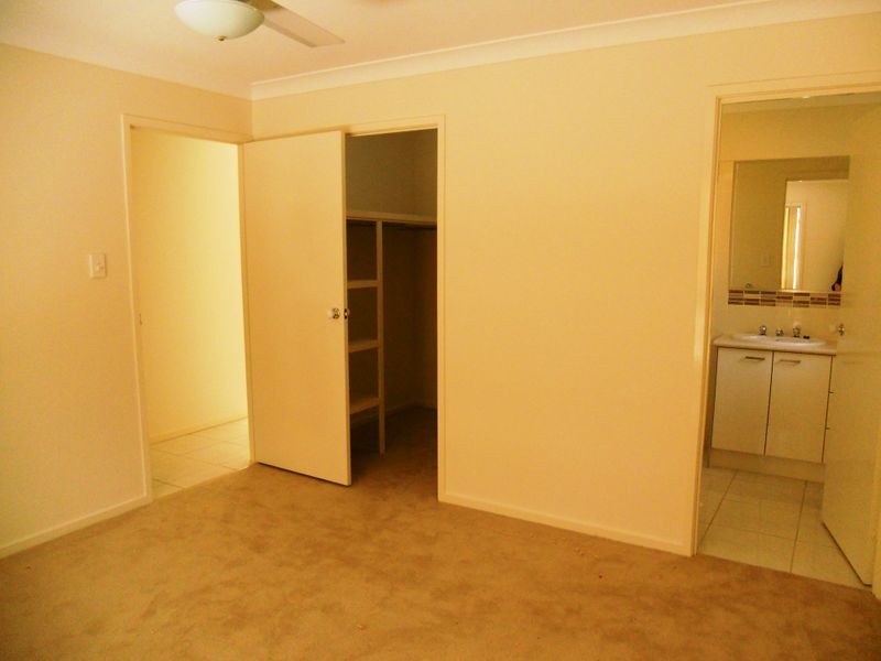 18 Tranquil Street, Hillcrest QLD 4118