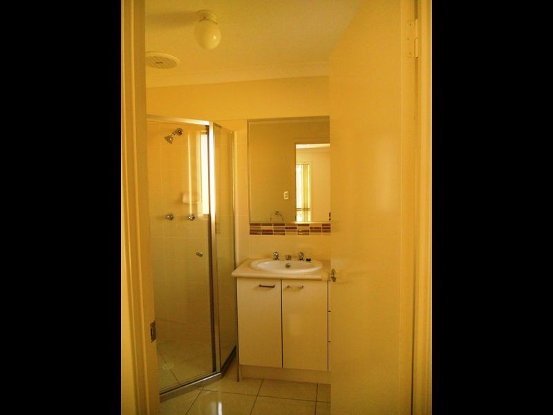18 Tranquil Street, Hillcrest QLD 4118