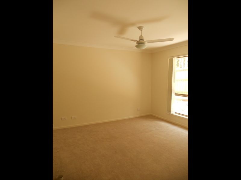 18 Tranquil Street, Hillcrest QLD 4118