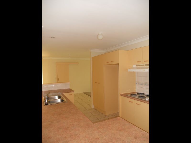 25 Parkside Drive, Crestmead QLD 4132