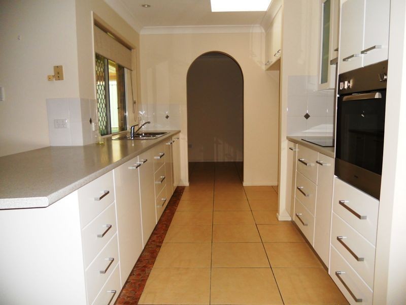 14 Whitcomb Street, Hillcrest QLD 4118