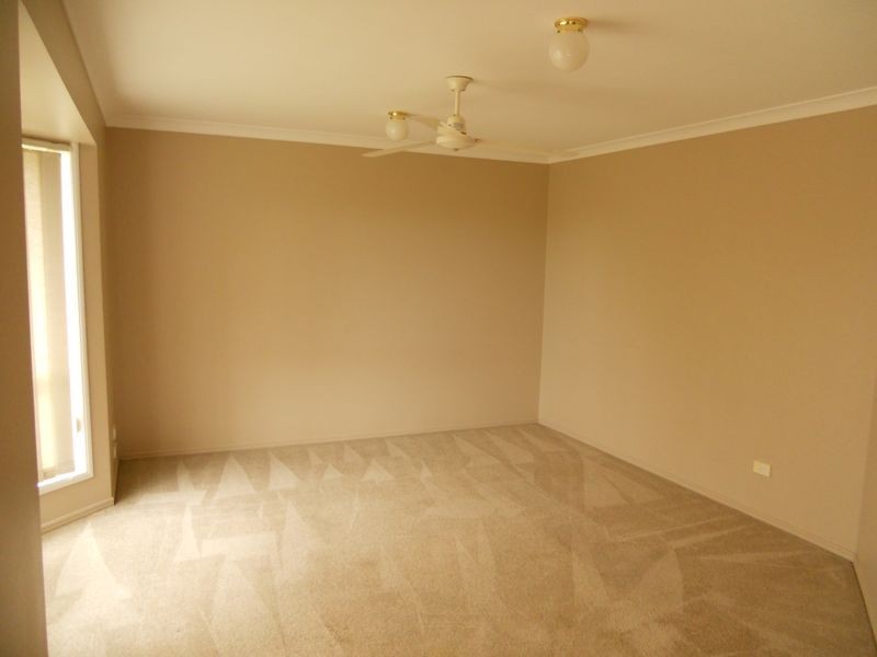 8 Isaac Court, Hillcrest QLD 4118