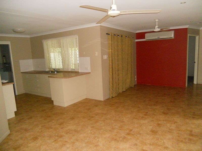 8 Isaac Court, Hillcrest QLD 4118