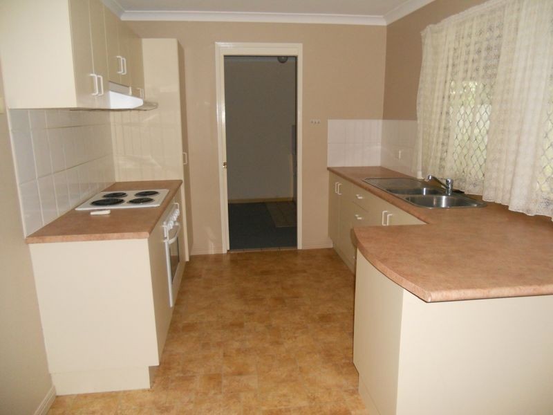 8 Isaac Court, Hillcrest QLD 4118