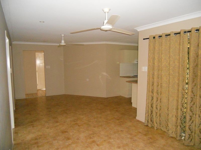 8 Isaac Court, Hillcrest QLD 4118