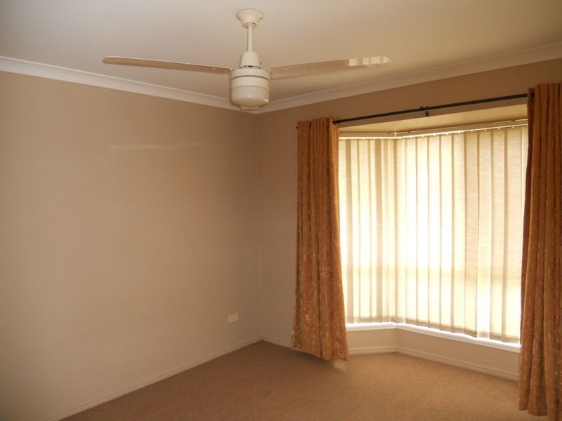 8 Isaac Court, Hillcrest QLD 4118