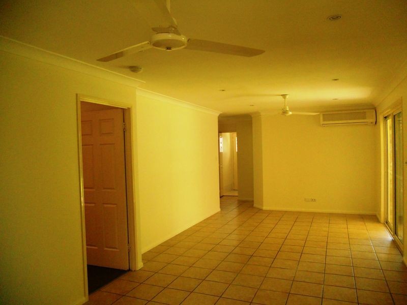 6 Vista Circuit, Regents Park QLD 4118