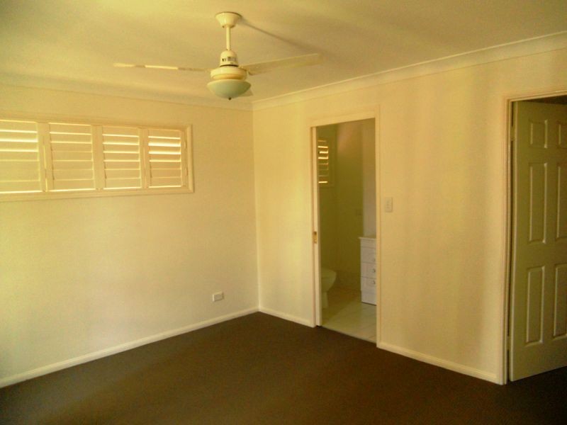 6 Vista Circuit, Regents Park QLD 4118